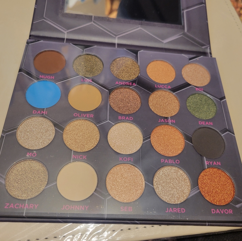 Barbarella Eyeshadow Palette - Picture 2 of 2